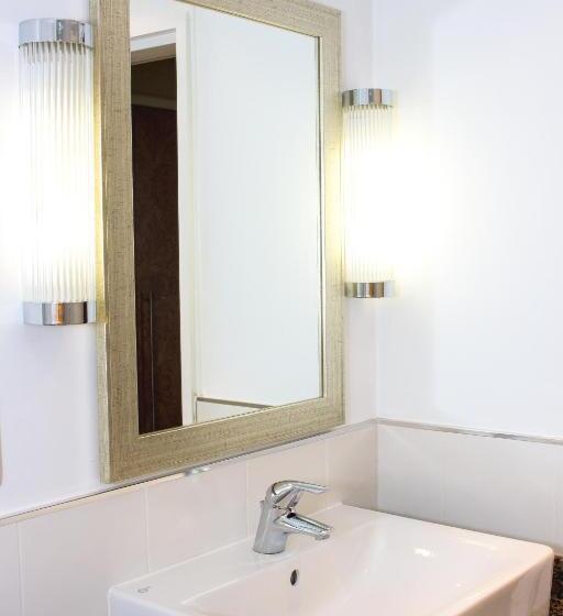 带大床的标准间, Humber Royal