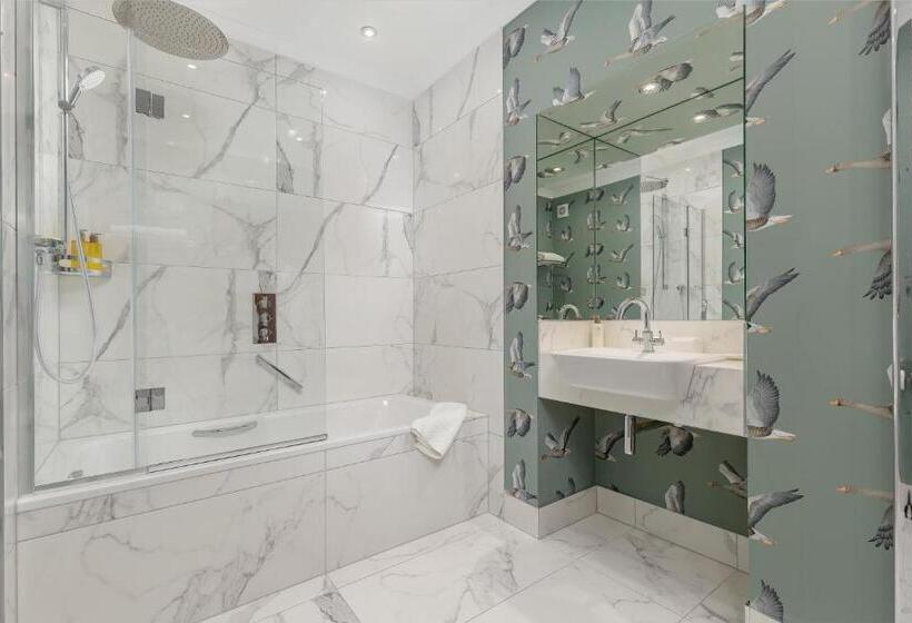 ジュニアスイート, Kinloch House