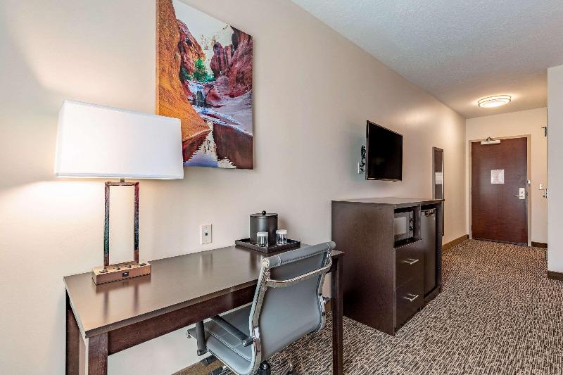 标准间, Lansdown Grove