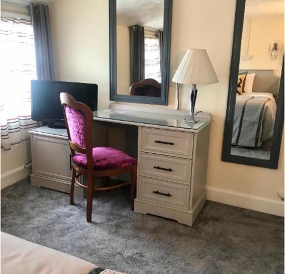 行政单人间, Lensfield