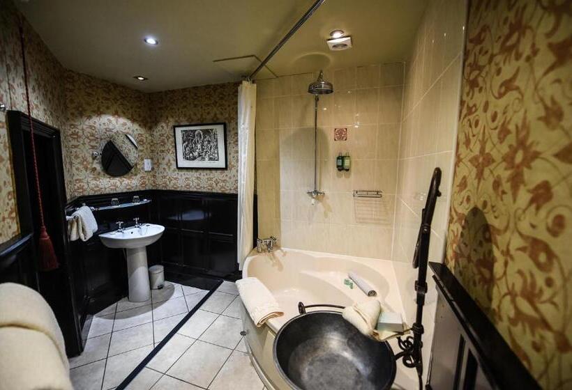 غرفة قياسية, Lumley Castle