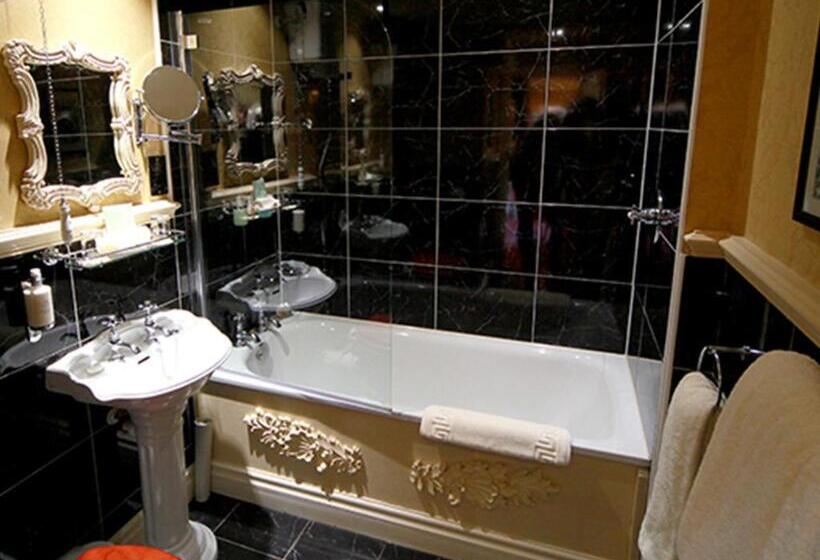 غرفة قياسية داخلية, Lumley Castle