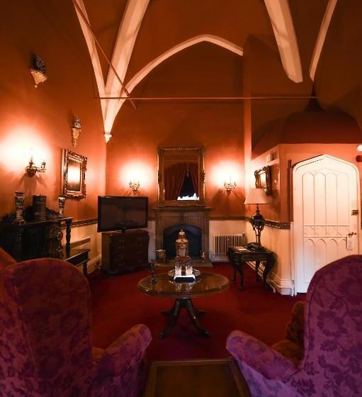 جناح, Lumley Castle