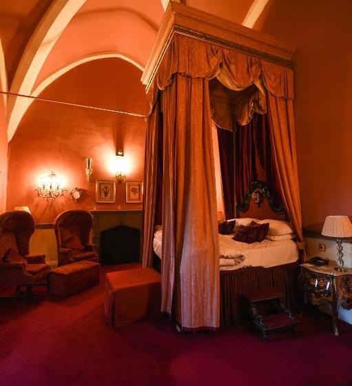 جناح, Lumley Castle