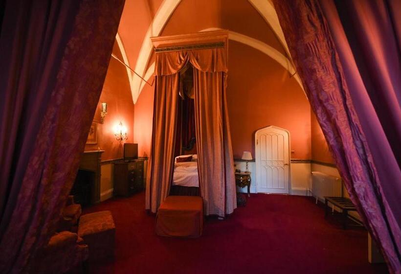 جناح, Lumley Castle