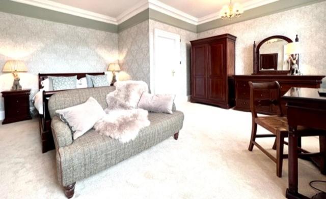 غرفة قياسية, Moffat House