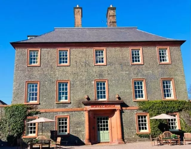 デラックスルーム, Moffat House