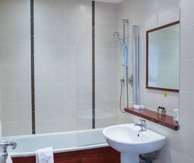 جناح, Rosslea Hall