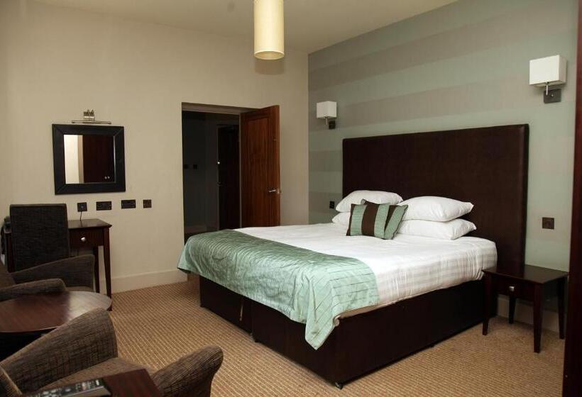 غرفة عائلية, Rosslea Hall