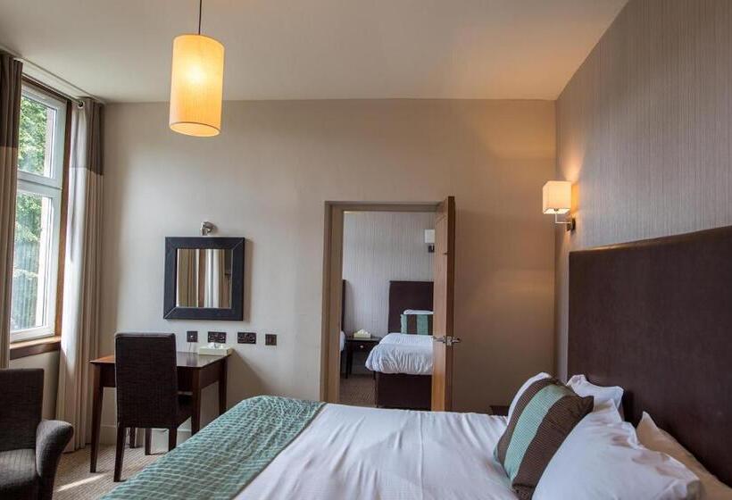 غرفة عائلية, Rosslea Hall