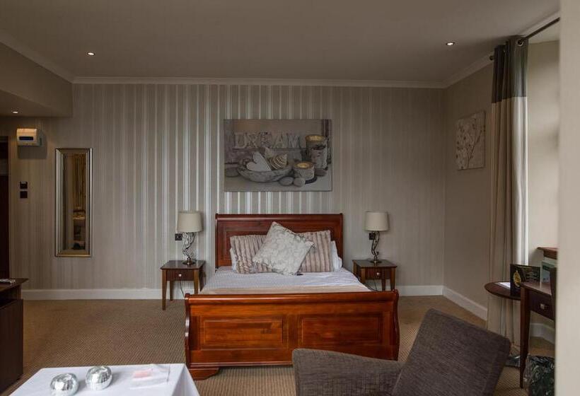 جناح, Rosslea Hall