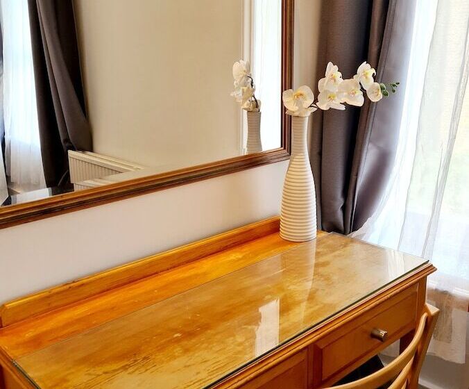 Standard Room, Rushmore