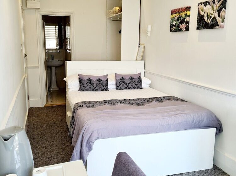 Standard Room, Rushmore