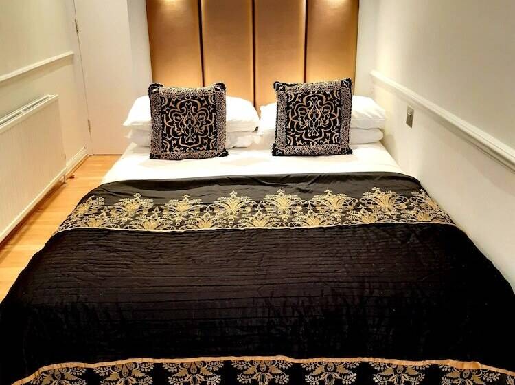 Standard Room, Rushmore