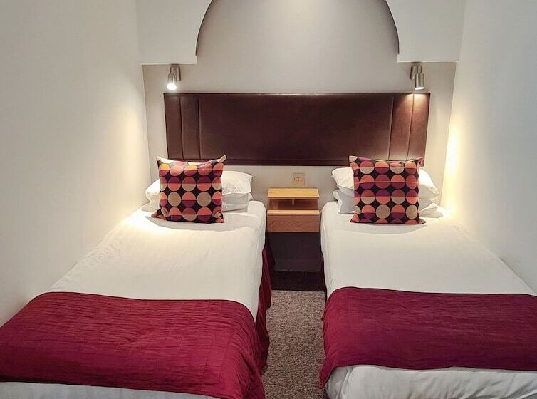 Standard Quadruple Room, Rushmore