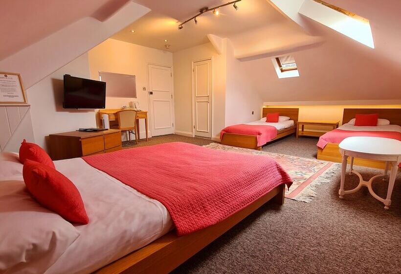 Standard Quadruple Room, Rushmore
