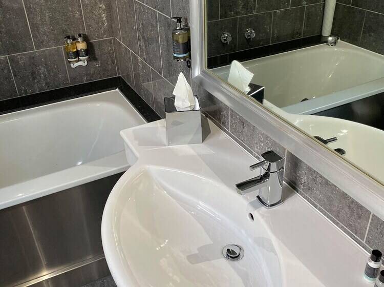 غرفة قياسية, The Cawdor