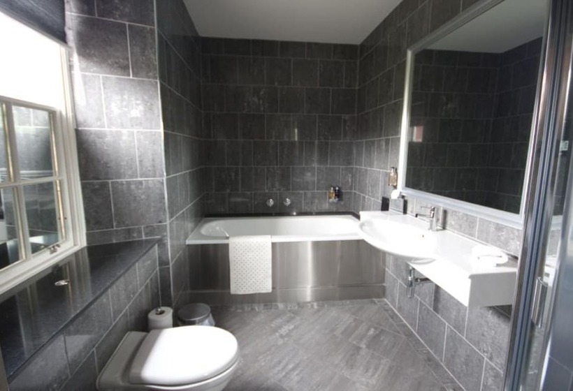 غرفة ديلوكس, The Cawdor