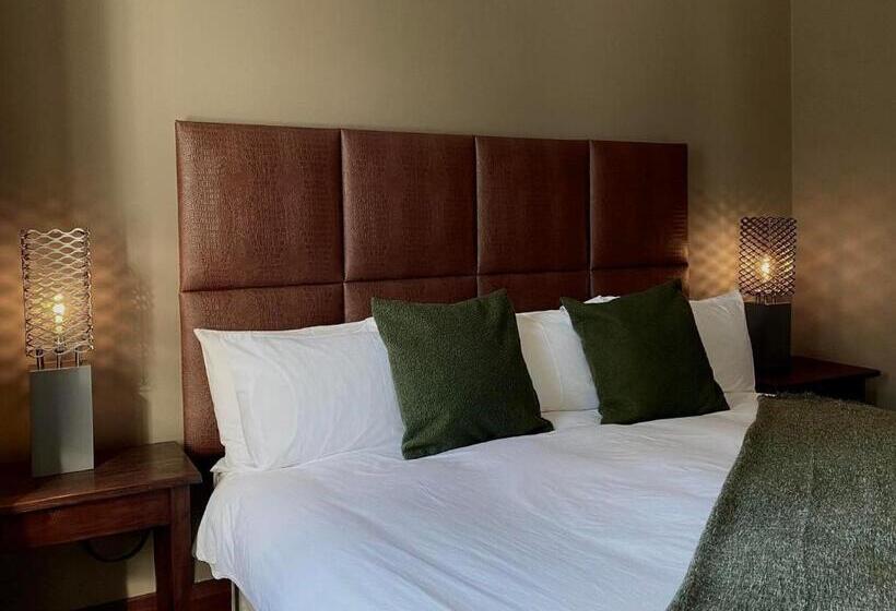 شقة دور أخير غرفة نوم واحدة, The Cawdor