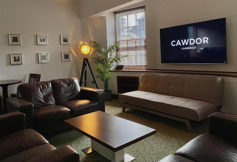 شقة دور أخير غرفة نوم واحدة, The Cawdor