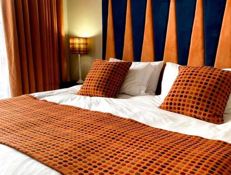 غرفة قياسية, The Cawdor