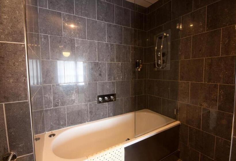 غرفة قياسية, The Cawdor