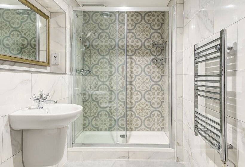 스탠다드 룸, The George