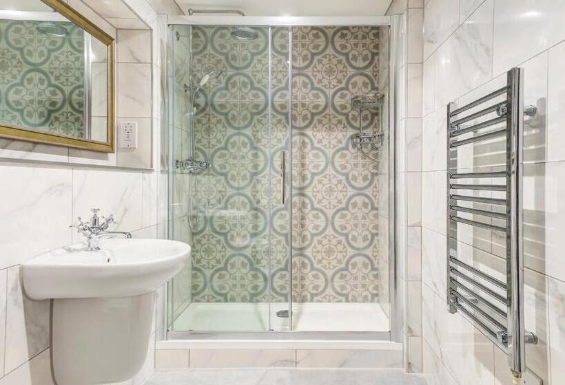 اتاق استاندارد, The George