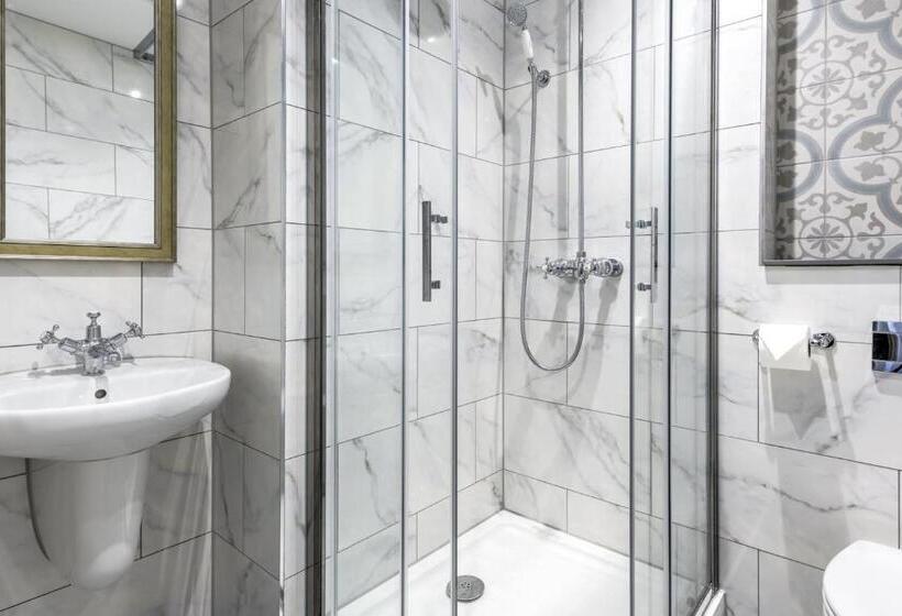 스탠다드 룸, The George