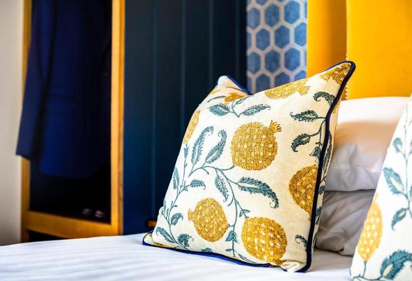 기본룸, The George