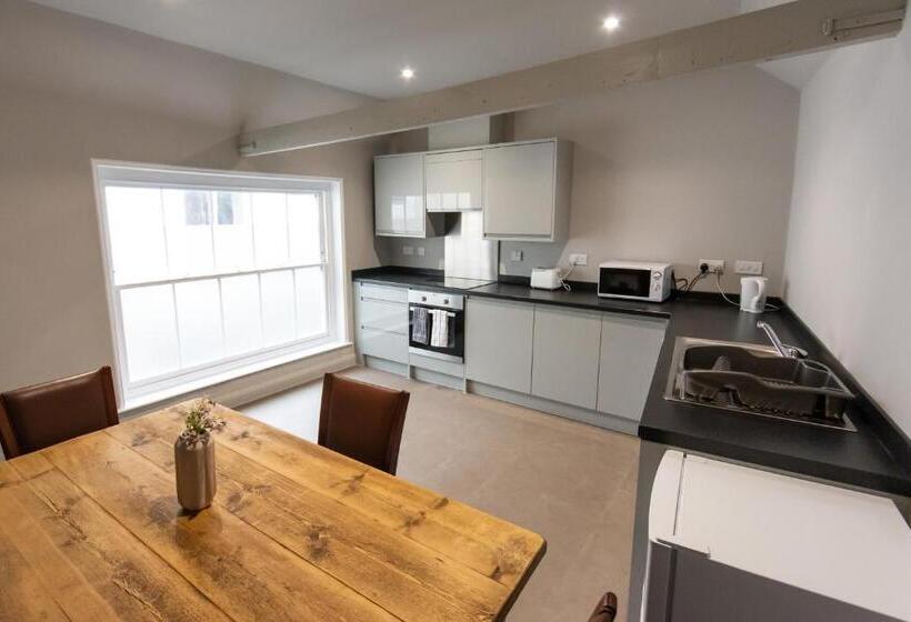 آپارتمان 1 خوابه, The George