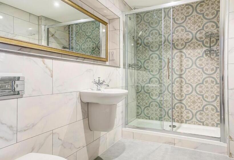 스위트, The George