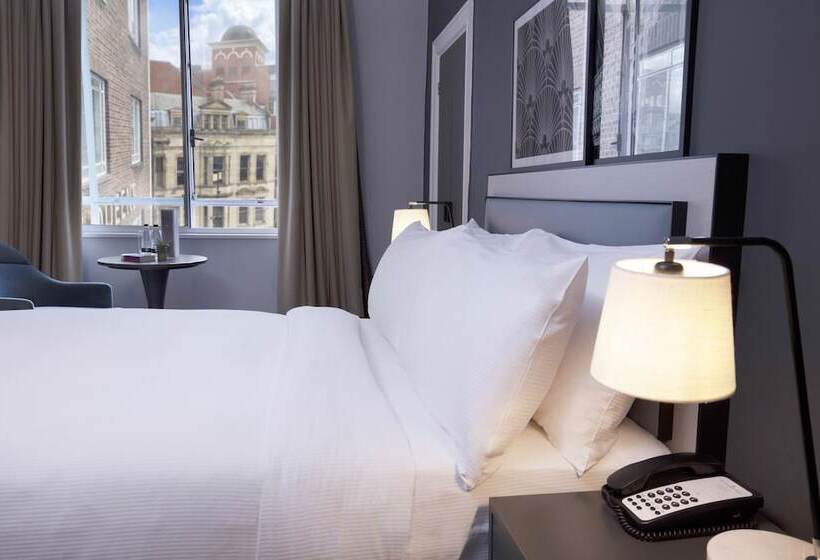 Номер Стандарт, The Queens