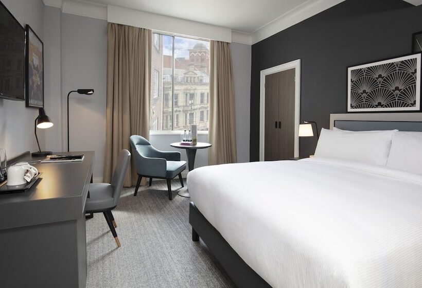 Номер Стандарт, The Queens