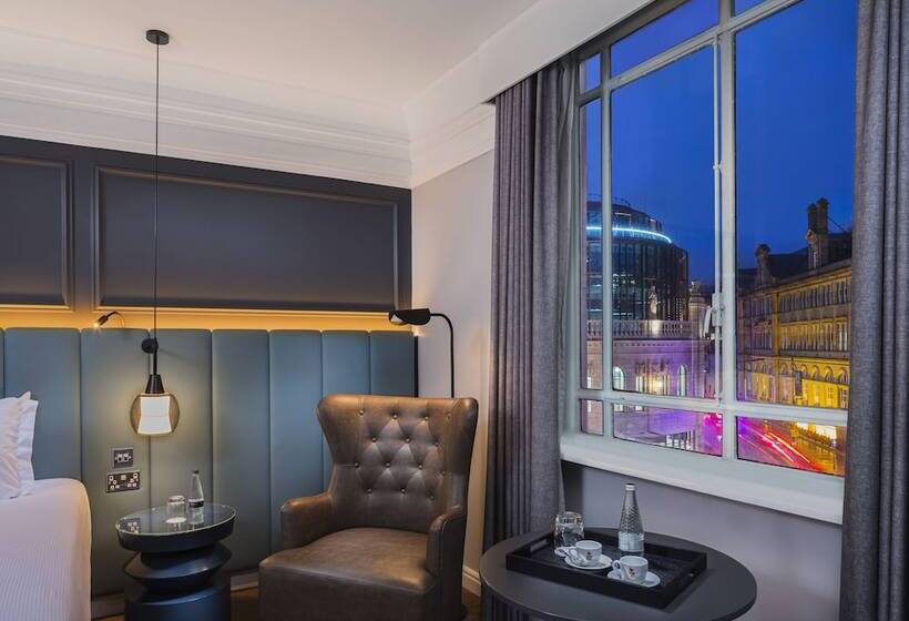 Номер Стандарт, The Queens