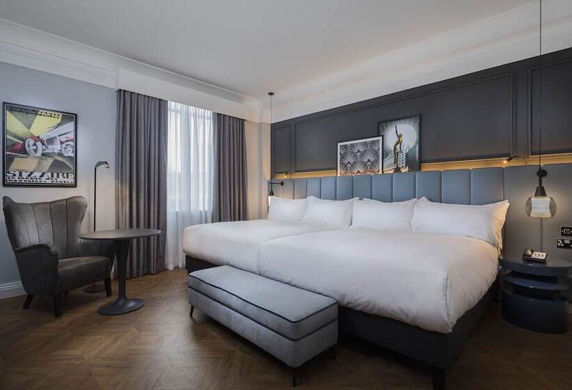 Семейный Номер, The Queens