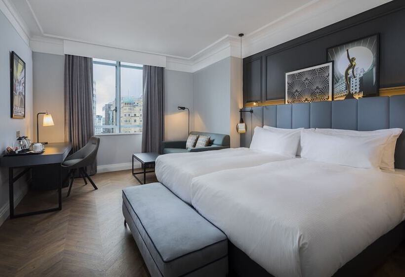 Семейный Номер, The Queens