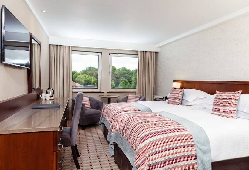 スーペリアールーム, The Stormont