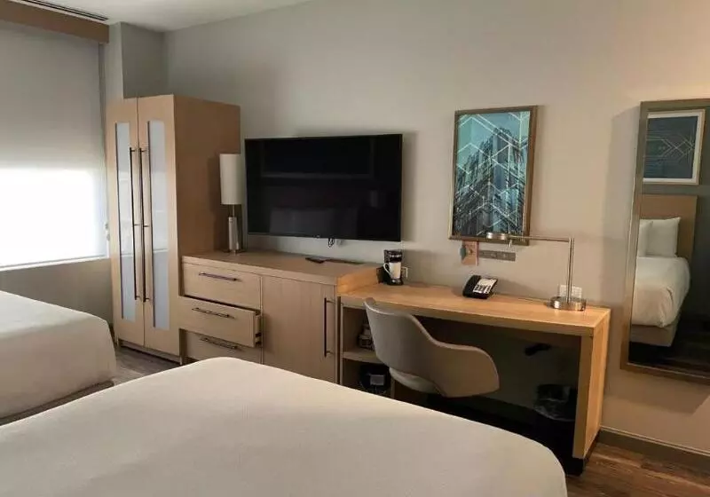 身障者適用スタンダードルーム, Voco Lythe Hill Hotel & Spa, An Ihg