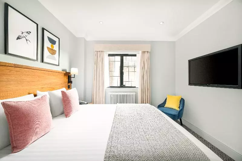 クイーンサイズベッドのスタンダードルーム, Voco Lythe Hill Hotel & Spa, An Ihg