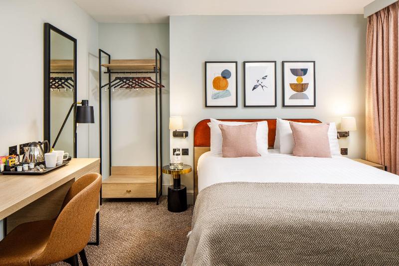 クイーンサイズベッドのスタンダードルーム, Voco Lythe Hill Hotel & Spa, An Ihg