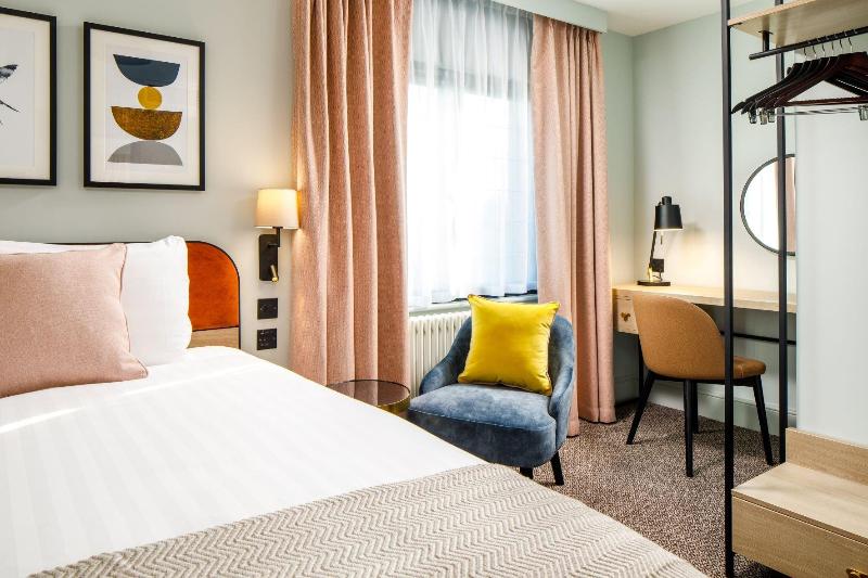 クイーンサイズベッドのスタンダードルーム, Voco Lythe Hill Hotel & Spa, An Ihg