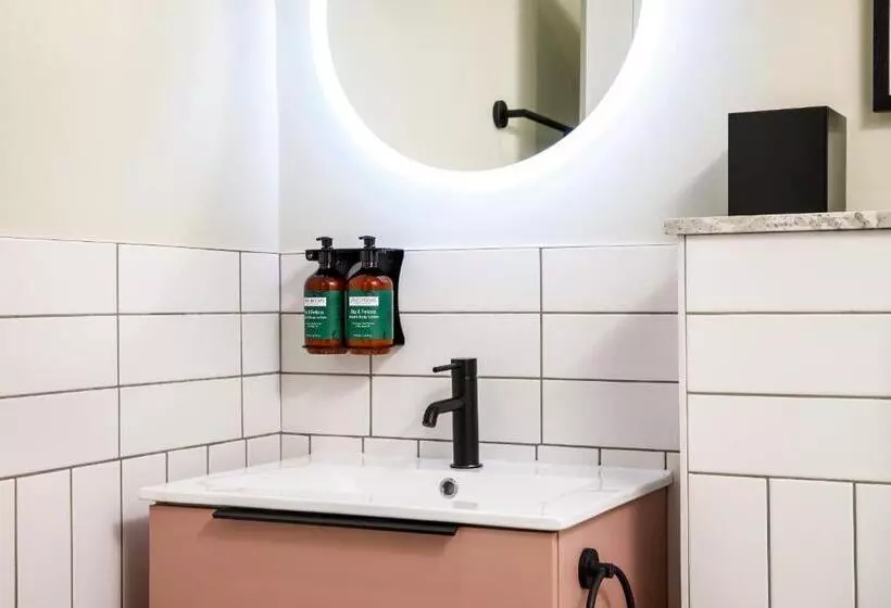 クイーンサイズベッドのスタンダードルーム, Voco Lythe Hill Hotel & Spa, An Ihg