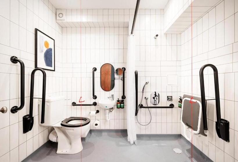 身障者適用スタンダードルーム, Voco Lythe Hill Hotel & Spa, An Ihg