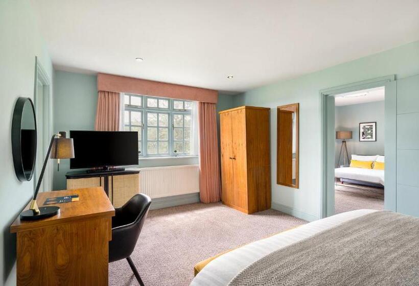 キングサイズベッドのスイートルーム, Voco Lythe Hill Hotel & Spa, An Ihg