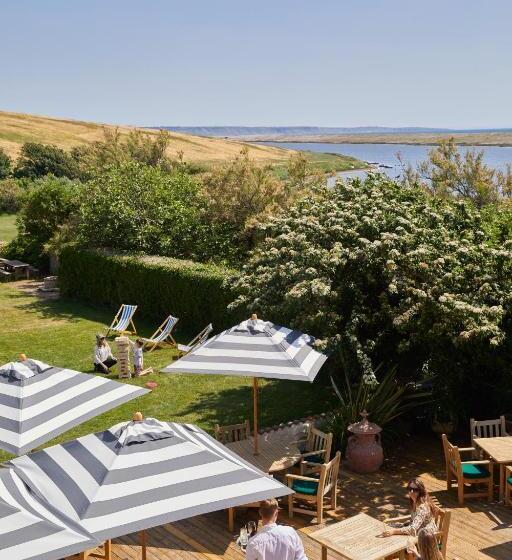 غرفة أساسية, Moonfleet Manor   A Luxury Family