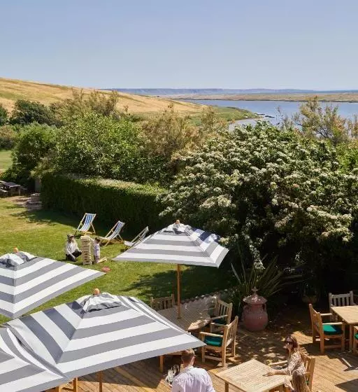 ベーシックルーム, Moonfleet Manor   A Luxury Family