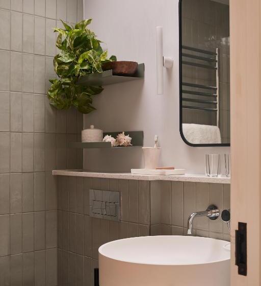 غرفة أساسية, Moonfleet Manor   A Luxury Family