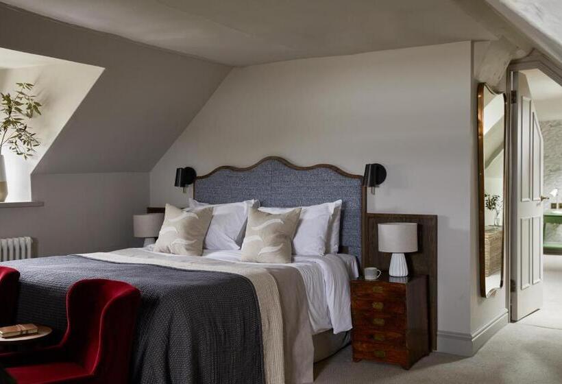 جناح ديلوكس, Moonfleet Manor   A Luxury Family