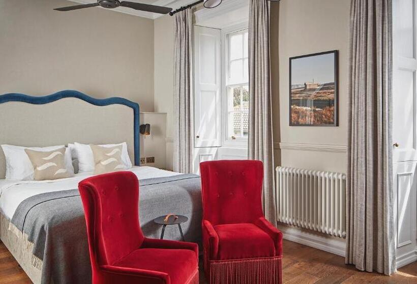 غرفة قياسية, Moonfleet Manor   A Luxury Family